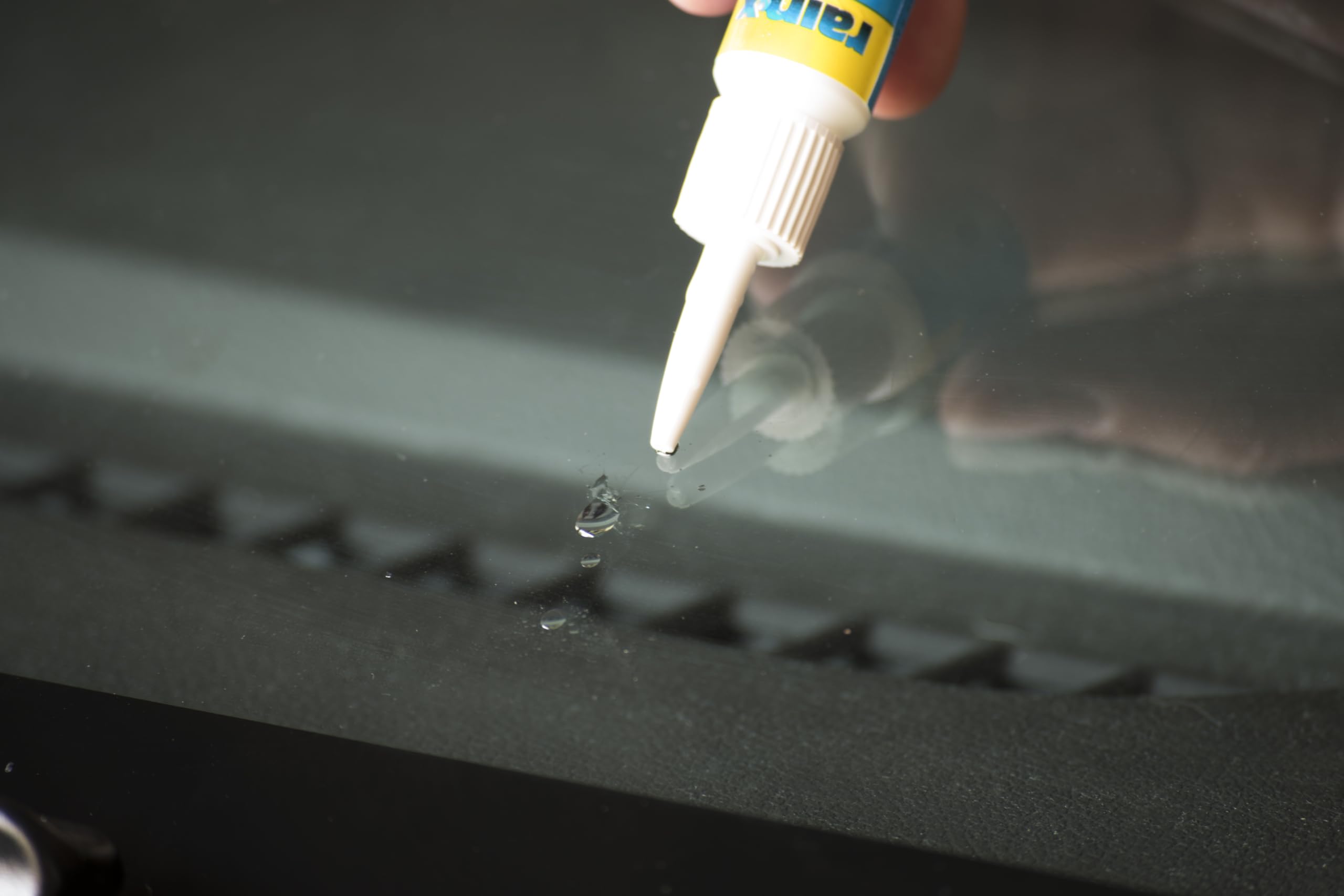 Rain-X 600001 Windshield Repair Kit - Quick and Easy Durable Resin Based Windshield Repair Kit for Chips and Cracks, Good for Round Damage Below 1" in Diameter and Cracks Smaller Than 12" in Length - Image 8